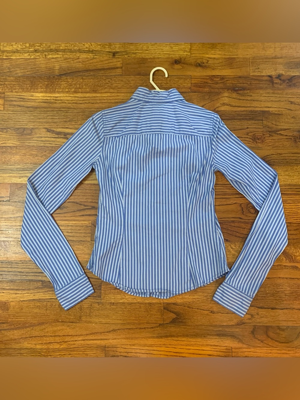 Abercrombie & Fitch LS Blue & White Stripe Button Down Blouse
Small 4 - 6
Pocket - Picture 2 of 16